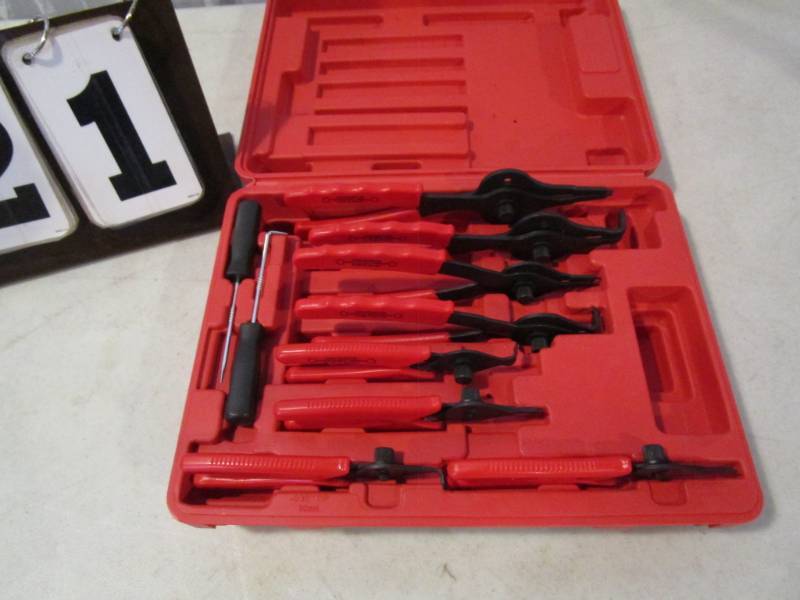 lot 121 image: 8 Piece Snap Ring Tool Set