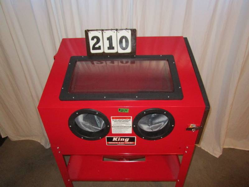 lot 210 image: Abrasive Blast Cabinet - Floor Model