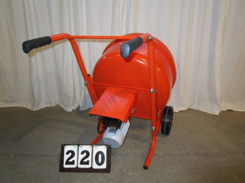 lot 220 image: Concrete Mixer
