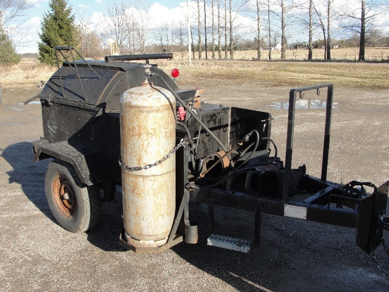 2004 CRACK FILLING TAR MACHINE