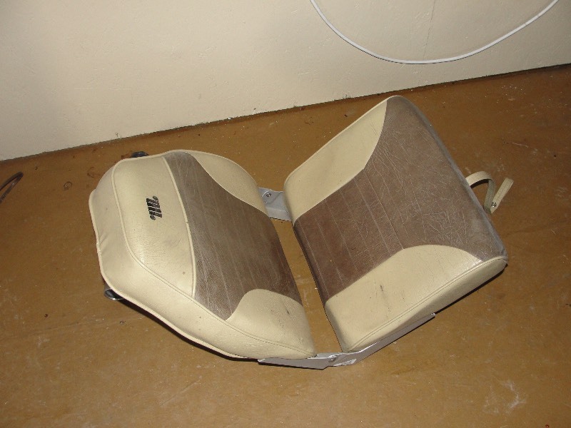 BOAT SEAT