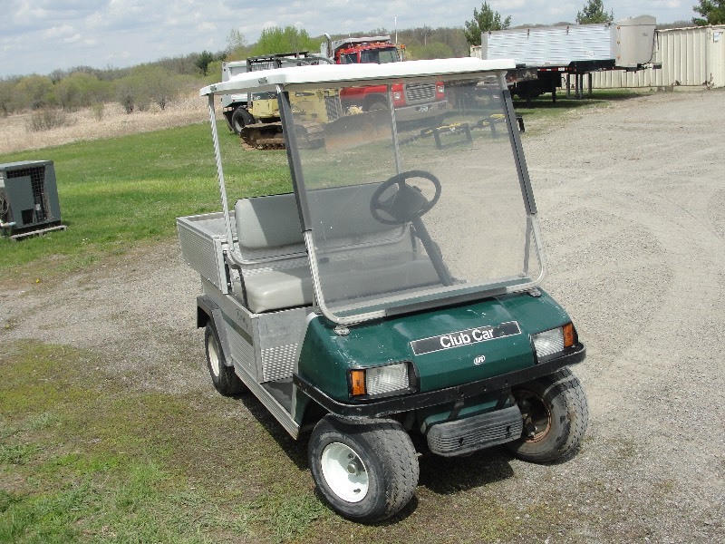 ELECTRIC CLUB CAR CARRY ALL W CHARGER