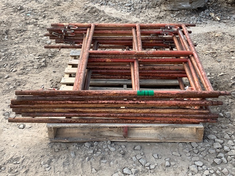(9) Scaffolding Uprights