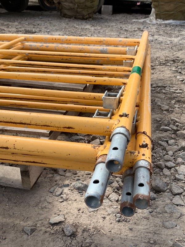 (4) Scaffolding Uprights