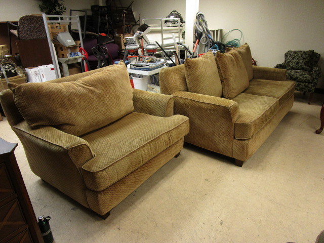 lot 201 image: CORINTHIAN INC COUCH AND LOVE SEAT