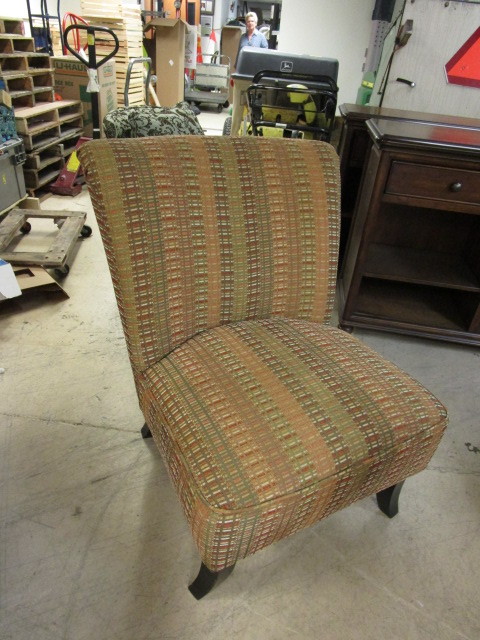 lot 204 image: ACCENT CHAIR
