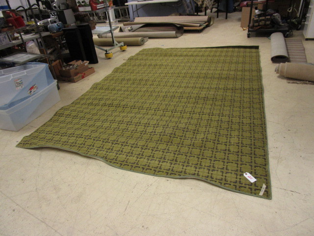 lot 211 image: GREEN AREA RUG