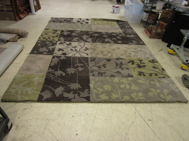 lot 214 image: DOUBLE SIDED AREA RUG