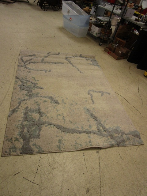 lot 216 image: AREA RUG