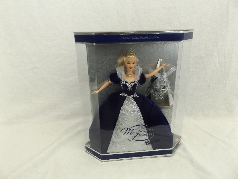 lot 11 image: 2000 NRFB Millenium Barbie