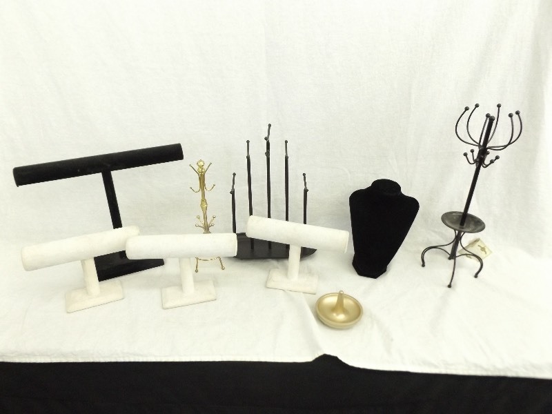 lot 25 image: Lot of Metal and Felt Jewelry Displays