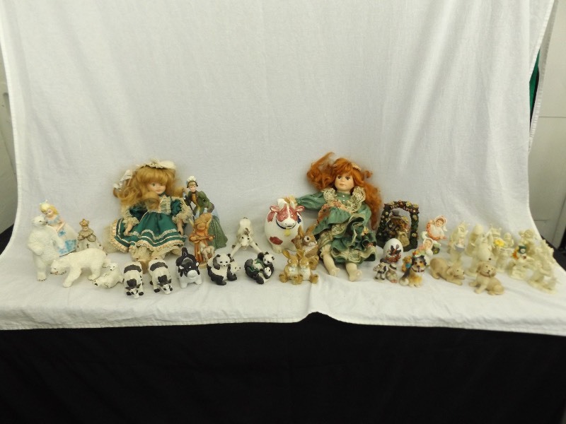 lot 39 image: Large Lot of Snow Babies, Figurines, etc.