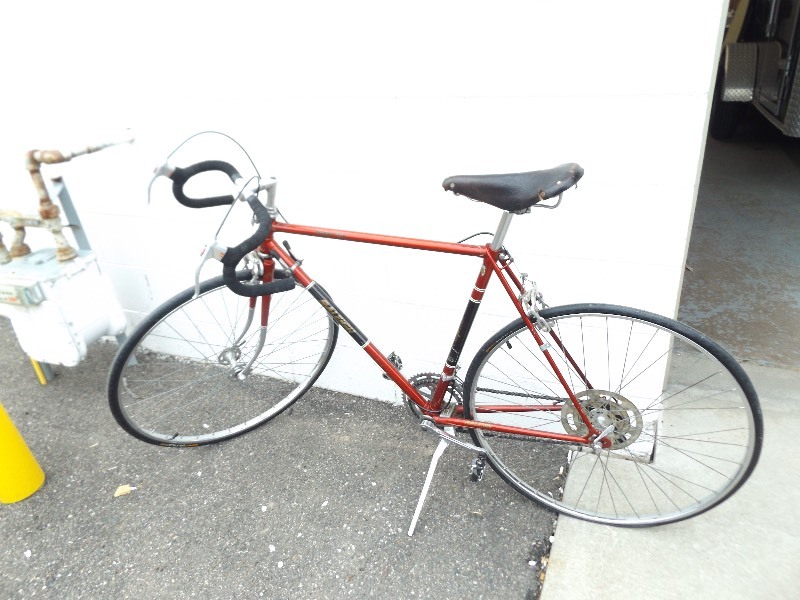 lot 52 image: Vintage Raleigh Grand Prix Road Bike