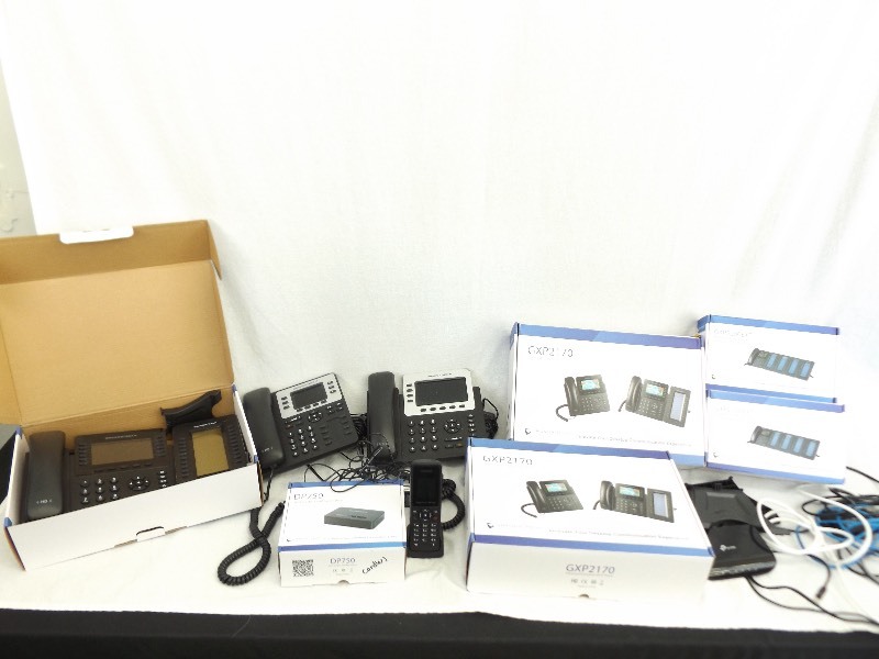 lot 64 image: GrandStream HD IP 6 Phone System 