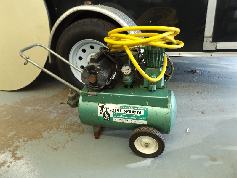 lot 70 image: Sears Compressor and Paint Sprayer