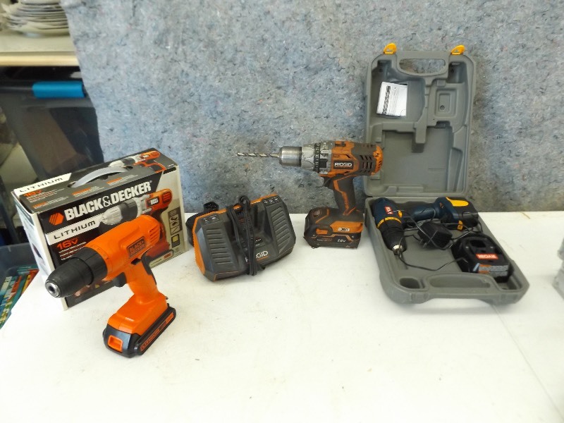 lot 72 image: Lot of Cordless Drills