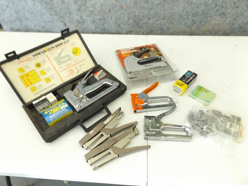 lot 79 image: Lot of Staplers