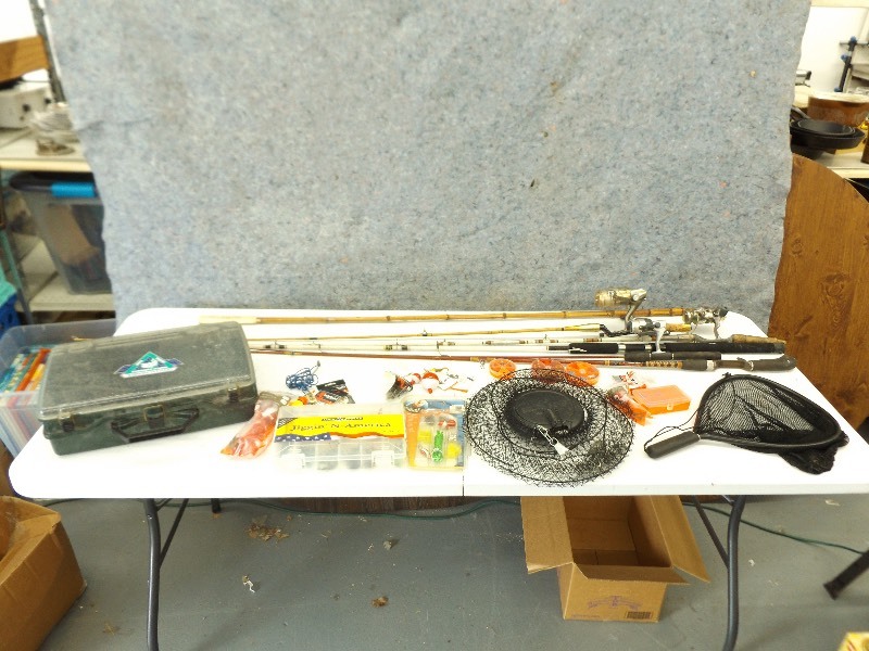 lot 99 image: Lot of Misc Fishing Gear