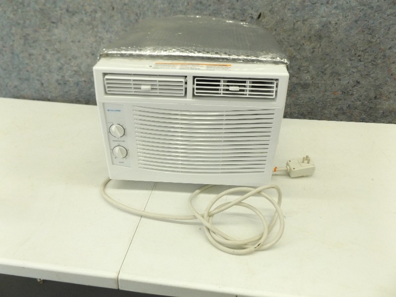 lot 103 image: Cool Living Window Air Conditioner