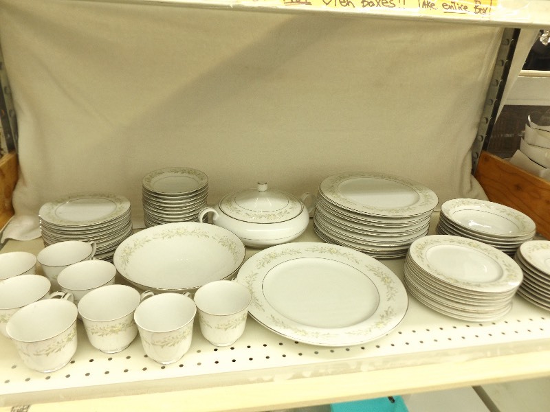 lot 114 image: 74 Piece Grace Rhapsody Dish Set