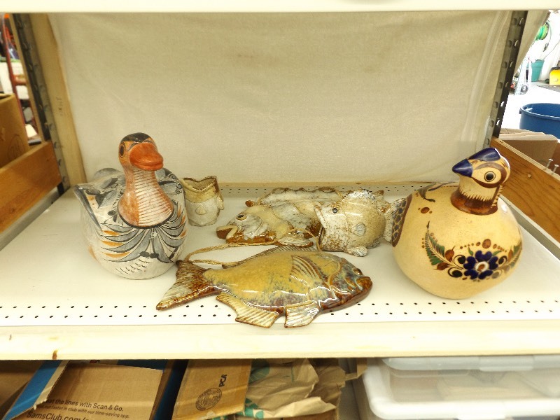 lot 122 image: Lot of Earthenware Decor