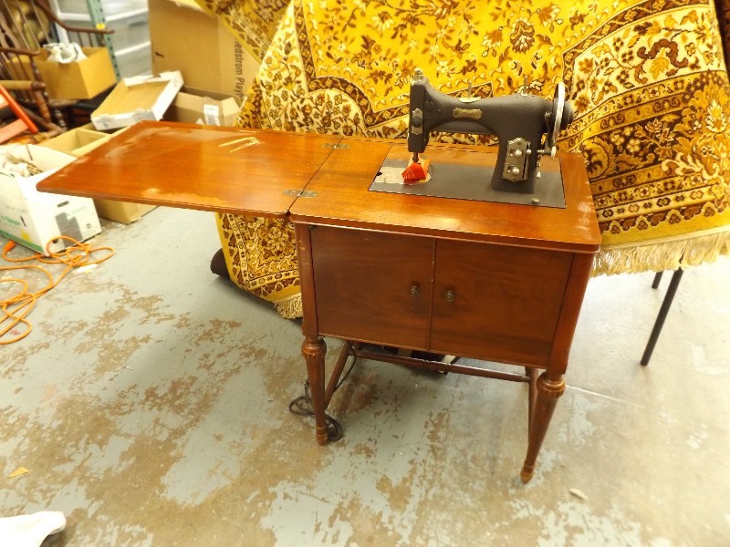 lot 131 image: Vintage Domestic Sewing Machine