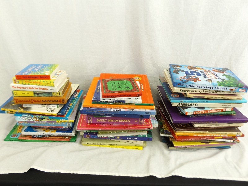 lot 139 image: Large Lot of Younger Kids Books