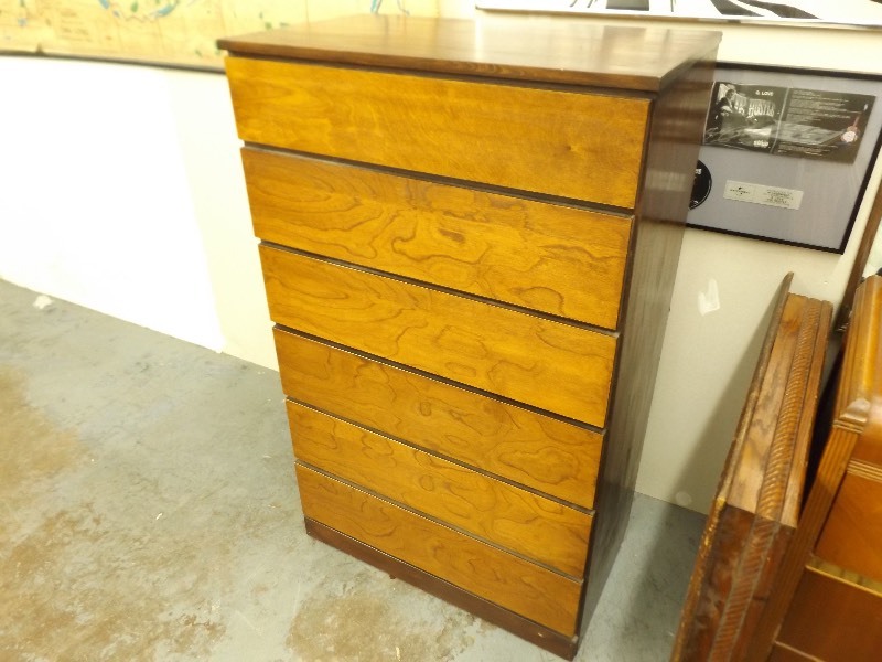 lot 152 image: Mid Century Chest of Drawers