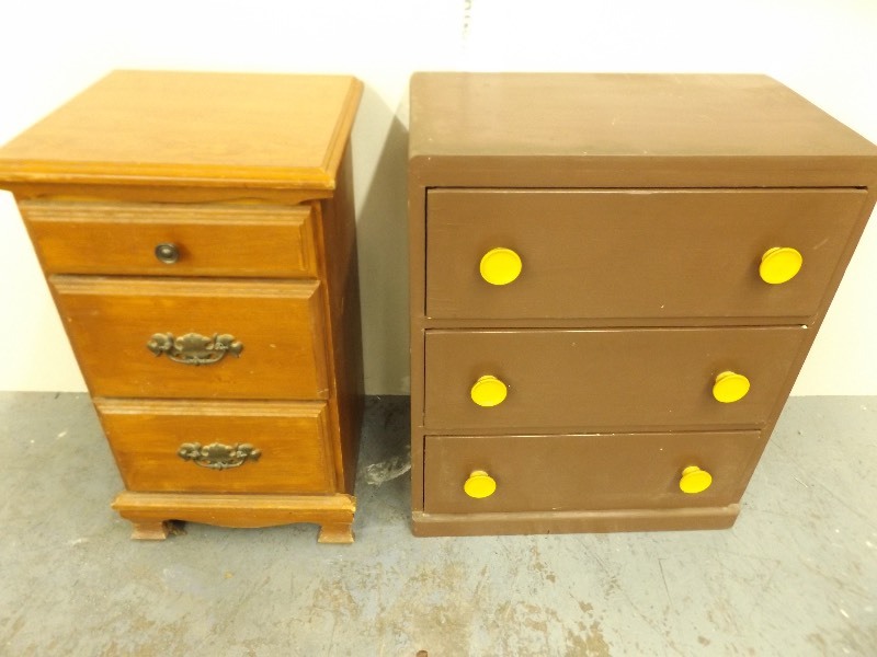 lot 155 image: 2 Small DressersSide Tables