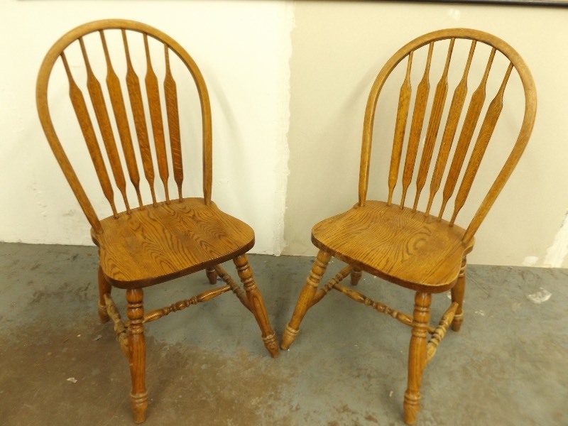 lot 170 image: 2 Wood Windsor Chairs