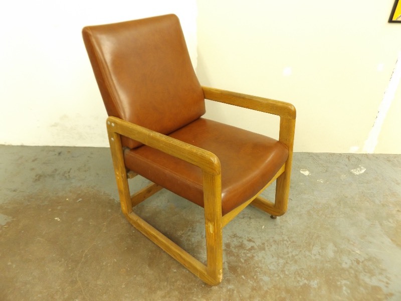 lot 171 image: Mid Century Chair