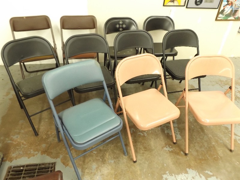 lot 174 image: 11 Metal Folding Chairs