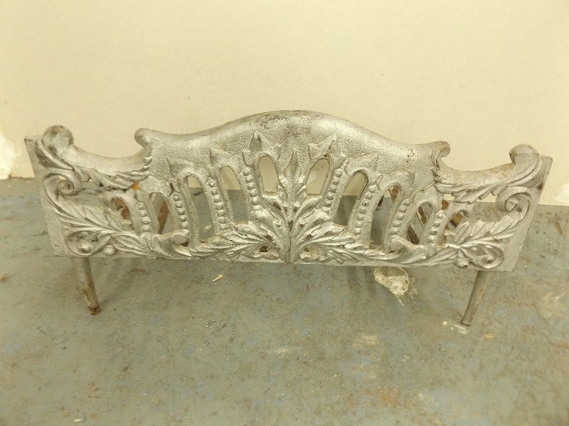 lot 178 image: Antique Iron Fire Grate
