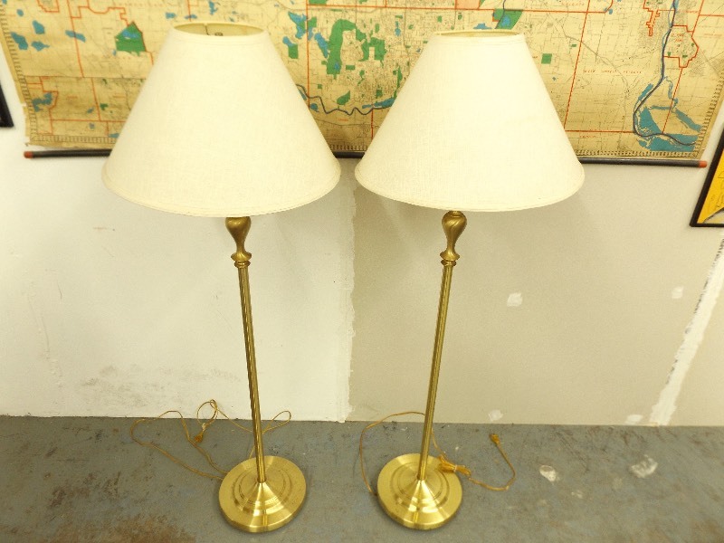 lot 179 image: 2 Brass Floor Lamps