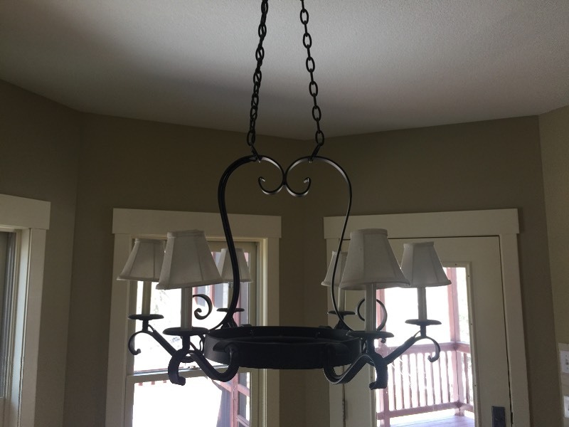 lot 10 image: 6 LAMP CHANDELIER