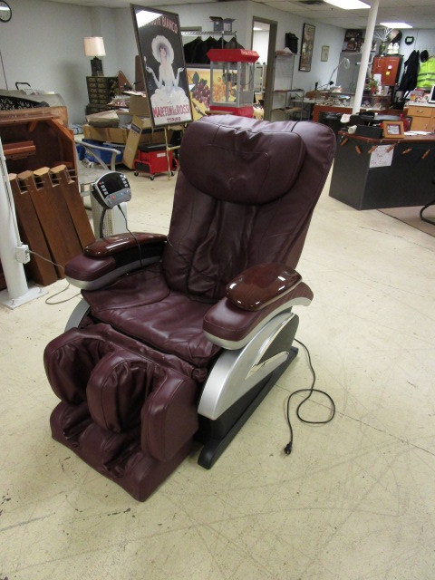 lot 301 image: DELUXE SHIATSU MASSAGE CHAIR