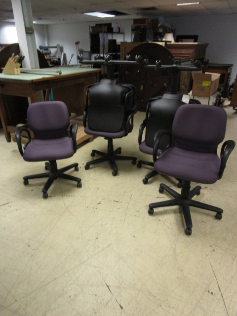 lot 322 image: STEELCASE HYDRAULIC OFFICE CHAIRS