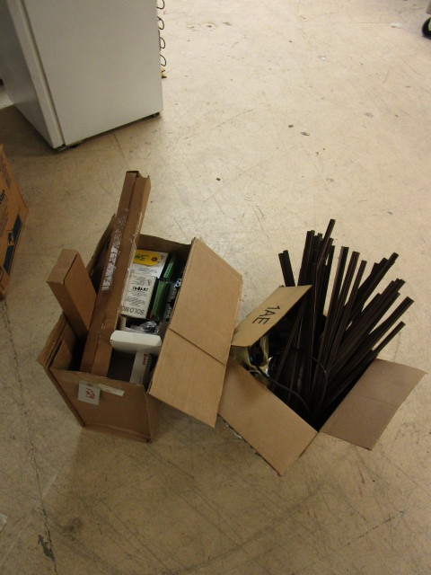lot 314 image: ASSORTED ELECTRICAL COMPONENTS AND VARIOUS HOME HARDWARE
