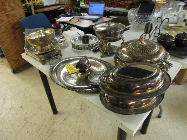 lot 335 image: SLIVER PLATED SERVING DISHES