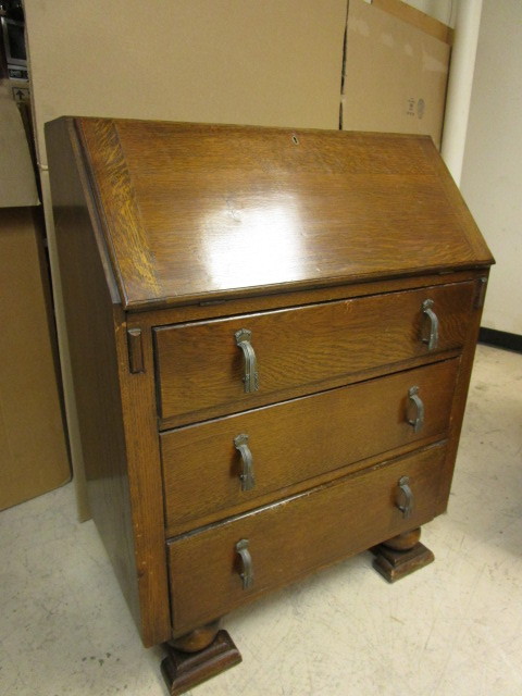 lot 346 image: VINTAGE QUARTER SAWN SLANT FRONT DESK