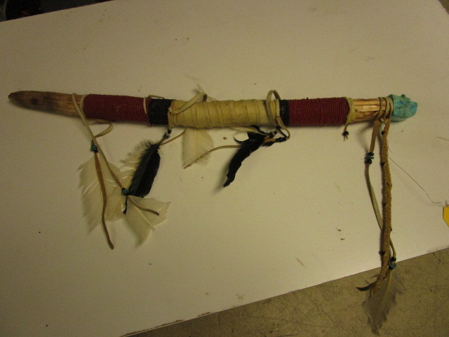 lot 367 image: DECORATIVE NATIVE AMERICAN PEACE PIPE