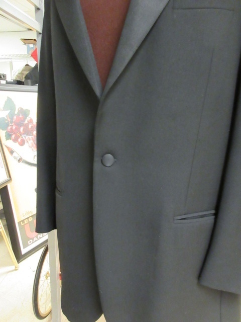 lot 402 image: RALPH LAUREN POLO TUXEDO
