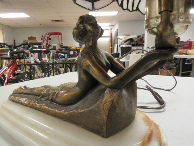 lot 417 image: ART DECO STAINED GLASS LAMP