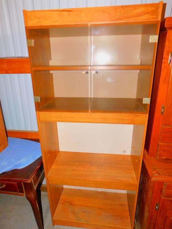 lot 2 image: TV Stand  Bookcase