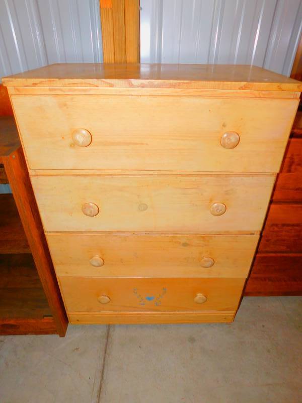 lot 6 image: Vintage Dresser on Wheels