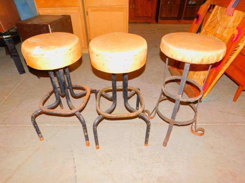 lot 12 image: 3 Vintage Bar Stools