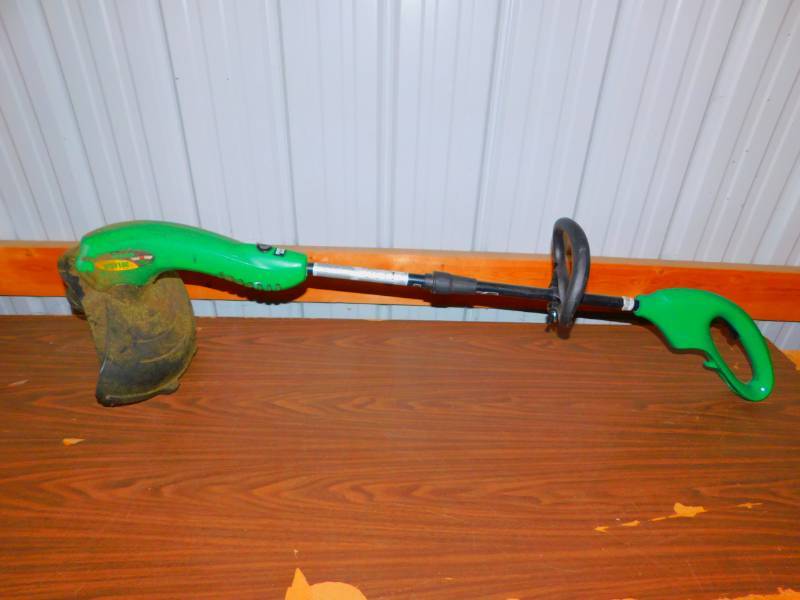 lot 17 image: Electric Weed Whip