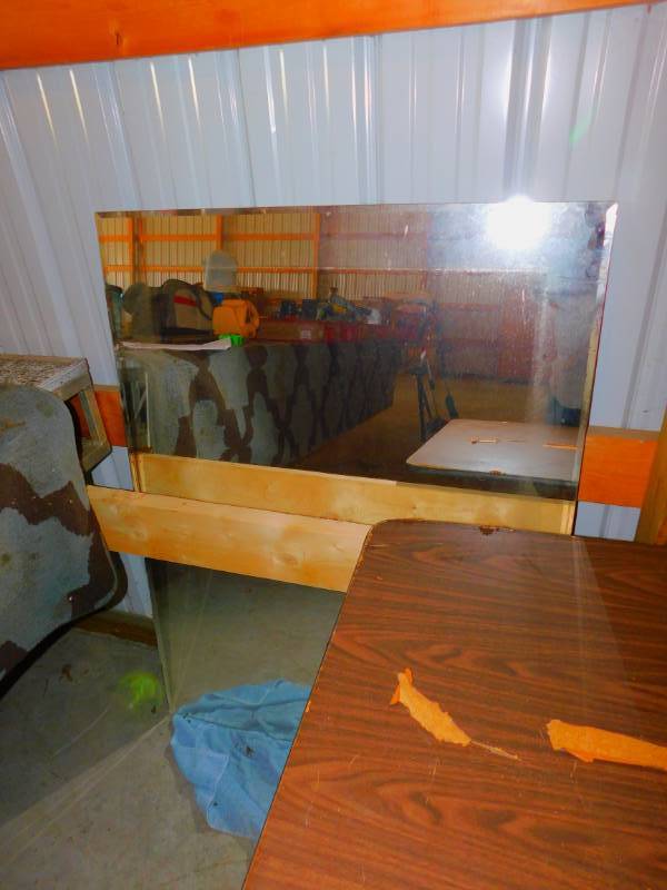lot 28 image: Mirror