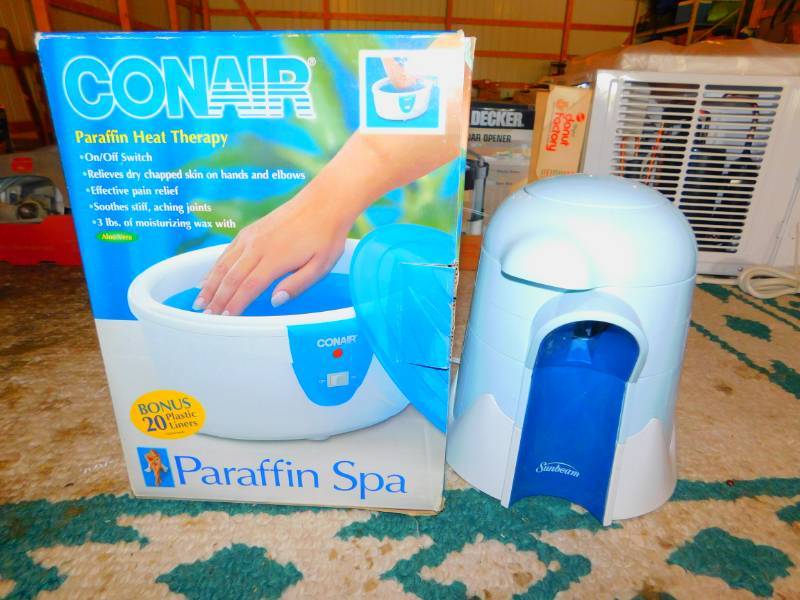 lot 29 image: NIB Conair Paraffin Heat Therapy and Sunbeam Sno Cone Maker