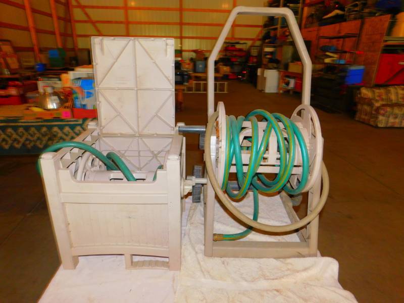 lot 31 image: 2 Hose Reels